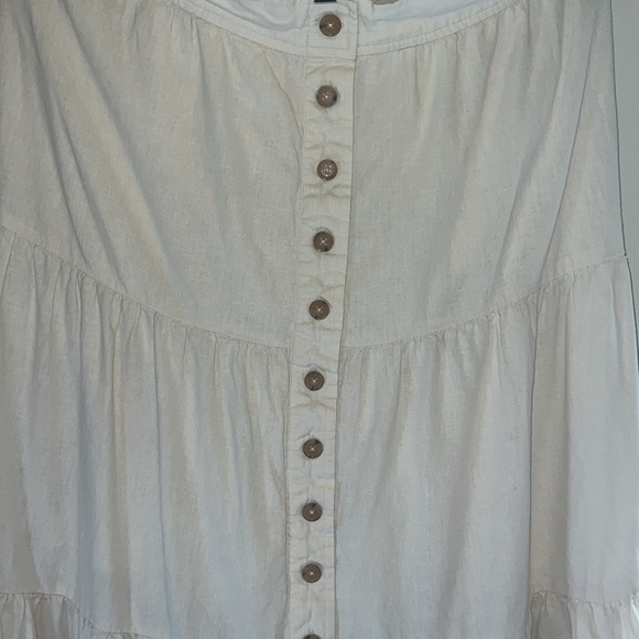 Banana Republic Cream 3-Tiered Button-Down Cream Linen Like Fabric Skirt - Picture 3 of 6
